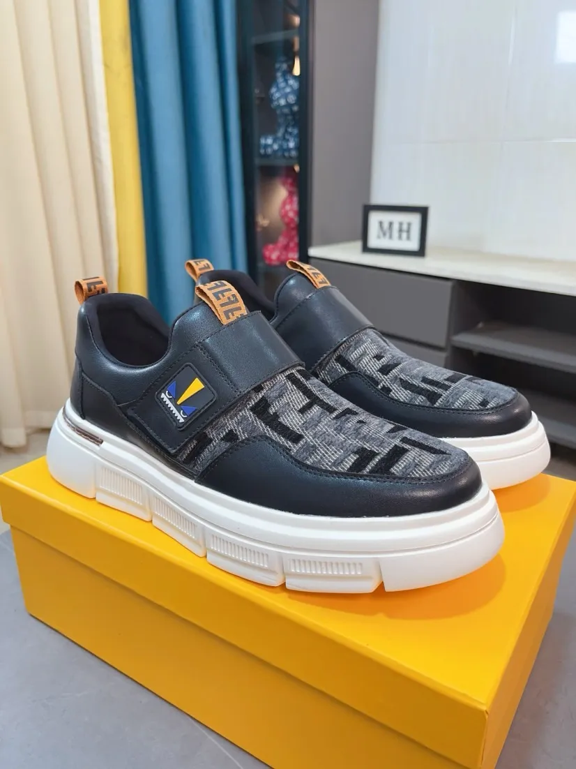 Men's shoes 💰400🌹🌹[FENDI] Fendi's classic and comfortable men's shoes, this complex sneaker is made of soft calfskin➕genuine leather lining➕original ultra-light rubber material with rough outsole. This unique light style is suitable for the casual and refined sensibility of this season. It is comfortable and natural on the feet. It is an everyday style for casual travel in autumn and winter! 38/44